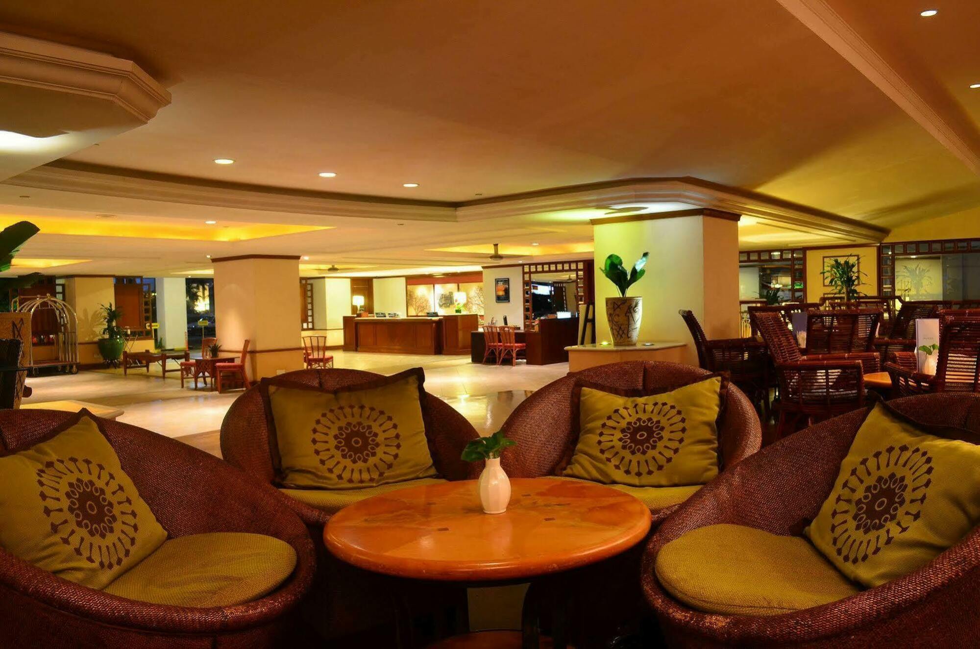 Holiday Inn Resort Penang Batu Ferringhi Extérieur photo